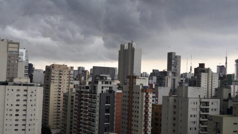FRENTE FRIA MANTÉM TEMPO INSTÁVEL E DERRUBA AS TEMPERATURAS NO ESTADO DE SÃO PAULO NESTA QUINTA-FEIRA