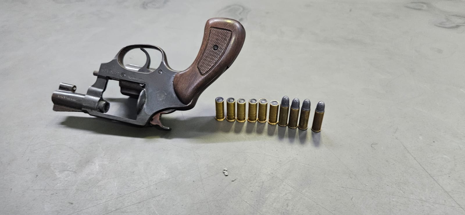 GUARDA AMBIENTAL PRENDE HOMEM COM ARMA E FLAGRA PESCA IRREGULAR NA BILLINGS EM SÃO BERNARDO
