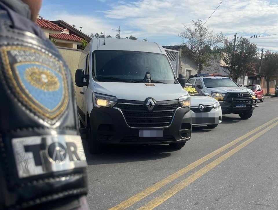 PM RODOVIÁRIA PRENDE TRÊS SUSPEITOS E RECUPERA CARGA HOSPITALAR DE R$ 3 MILHÕES EM GUARAREMA