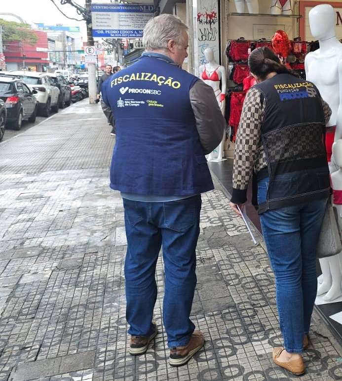 PROCON DE SÃO BERNARDO FISCALIZA COMÉRCIO DA RUA MARECHAL DEODORO E ENCONTRA IRREGULARIDADES ÀS VÉSPERAS DO DIA DOS NAMORADOS