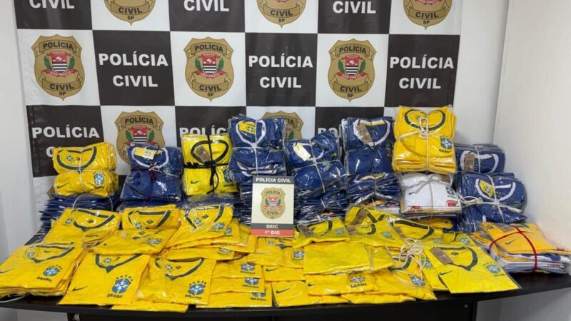 POLÍCIA CIVIL APREENDE 50 MIL FIGURINHAS E MIL ÁLBUNS FALSIFICADOS DA COPA DO MUNDO EM SÃO PAULO