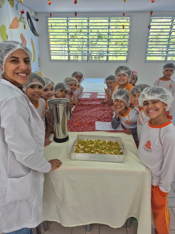ALUNOS DE GUARAREMA PARTICIPAM DE AULA PRÁTICA SOBRE ALIMENTAÇÃO SAUDÁVEL E COMBATE AO DESPERDÍCIO