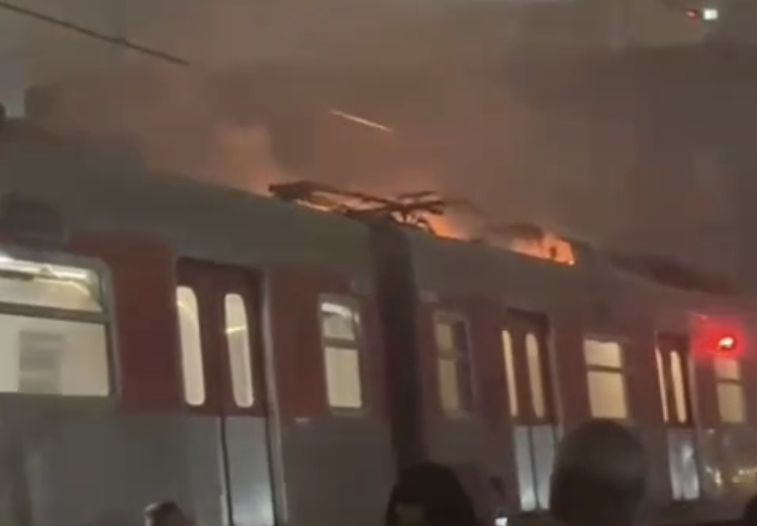 INCÊNDIO EM TREM INTERROMPE OPERAÇÃO DAS LINHAS 11, 12 E 13 NA MANHÃ DESTA QUINTA-FEIRA