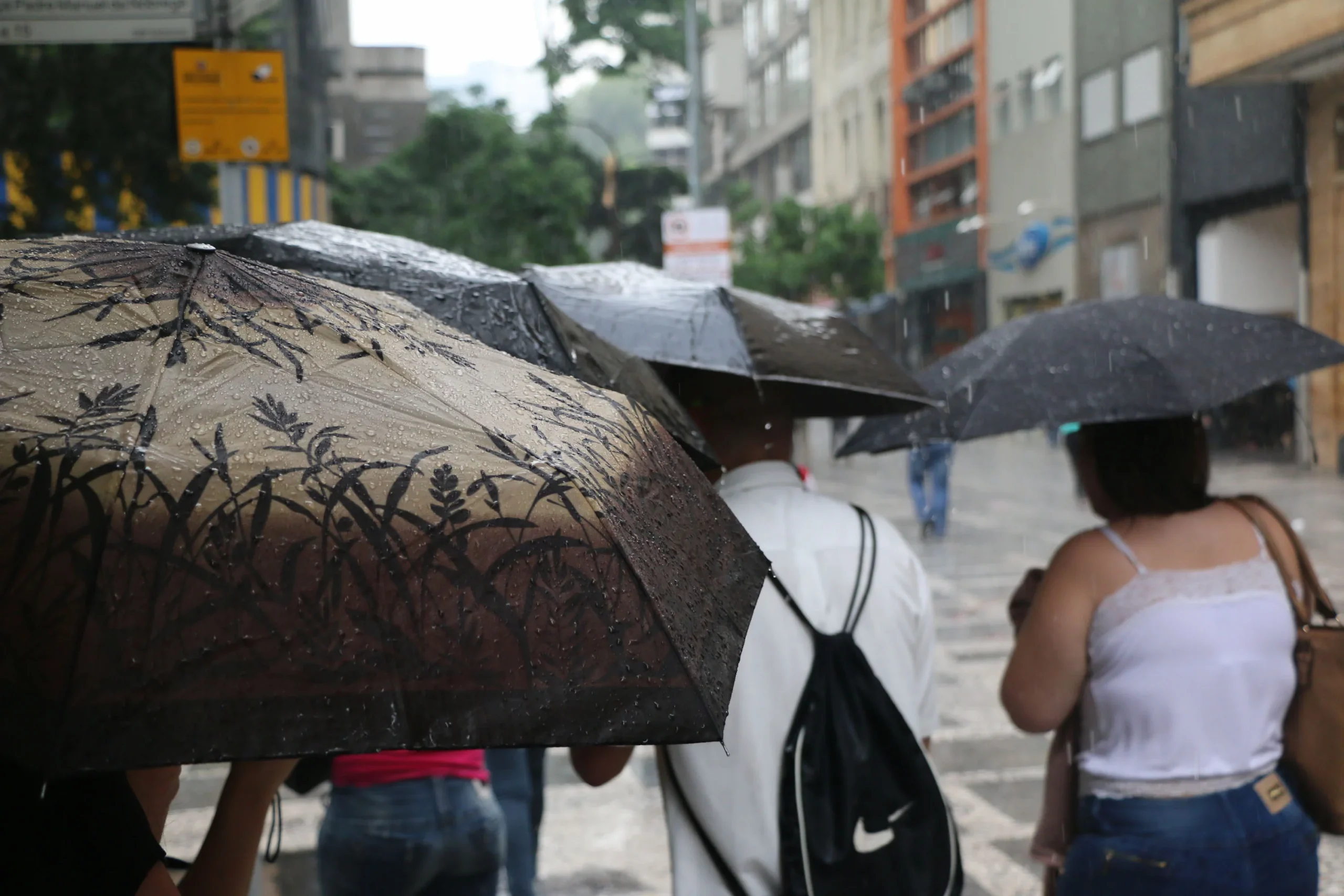 FRENTE FRIA MUDA O TEMPO EM SÃO PAULO COM CHUVA, VENTOS FORTES E QUEDA DE TEMPERATURA