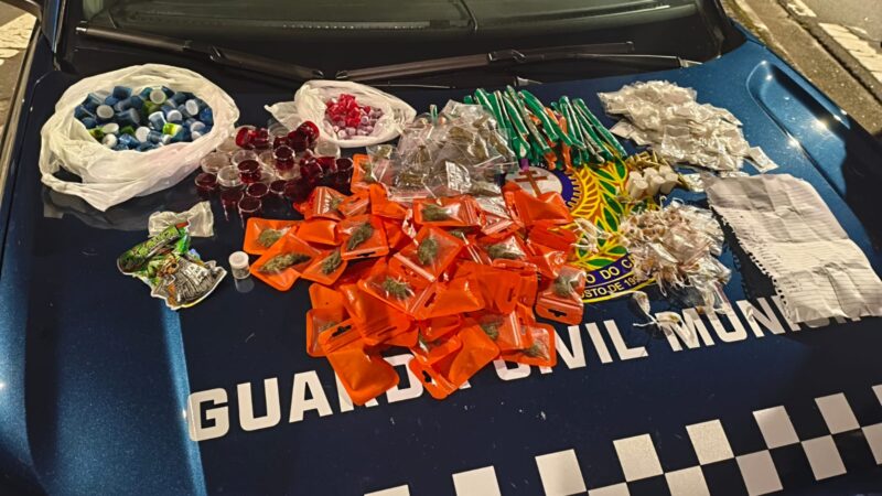 GCM DE SÃO BERNARDO PRENDE DOIS POR TRÁFICO E APREENDE 550 PORÇÕES DE DROGAS