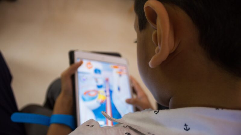 IA JÁ FAZ PARTE DA ROTINA DOS ESTUDANTES E AMPLIA DEBATE SOBRE O PAPEL DAS ESCOLAS