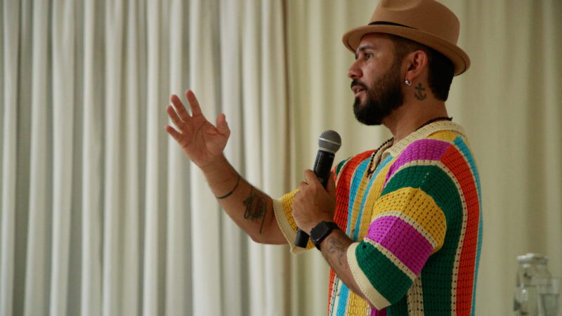 GUARAREMA REÚNE 400 PROFISSIONAIS DA EDUCAÇÃO EM PALESTRA COM BRÁULIO BESSA